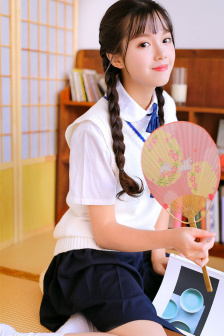 风韵饱满的50岁老熟妇头像